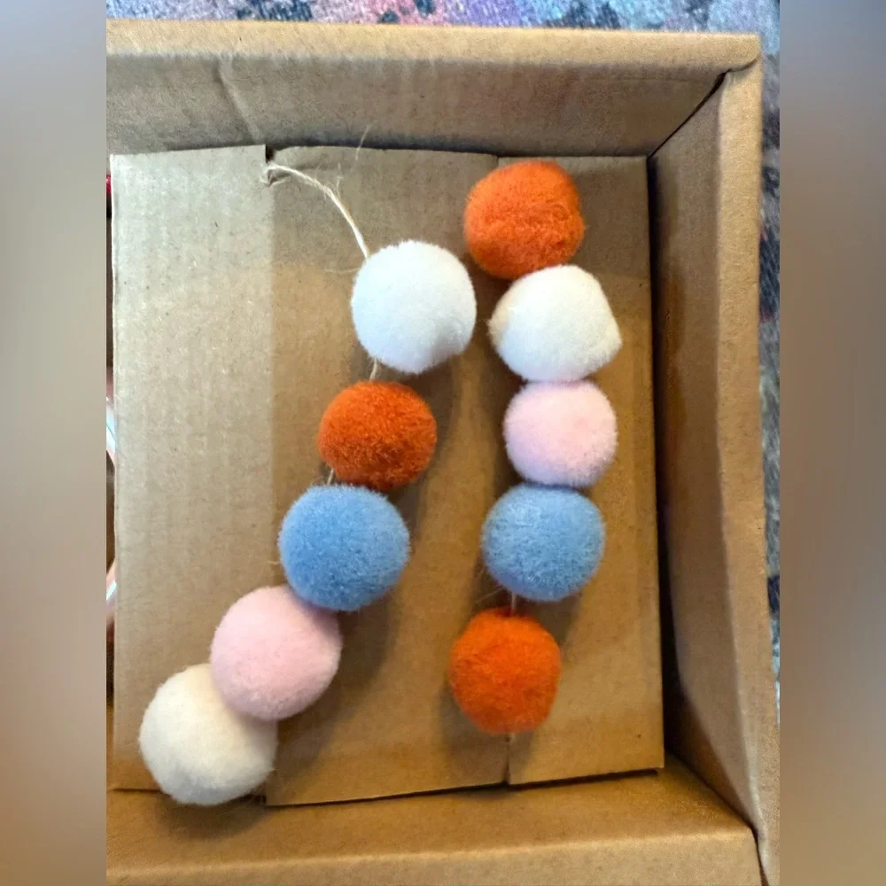 Rae‎ Dunn Pink Mug with Pom Pom Garland Giftset-New in Box -*Hole in back of box